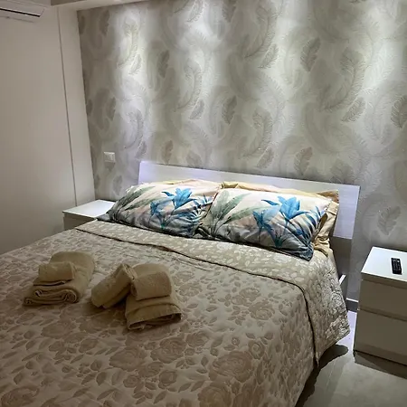Dante Apartment