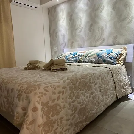 Dante Apartment *